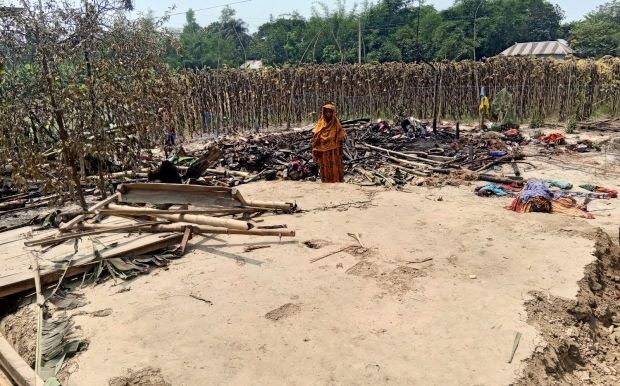 ফরিদপুরে দিনমজুরের বসতবাড়ি পুড়িয়ে দেওয়ার অভিযোগ আ.লীগ নেতার বিরুদ্ধে!